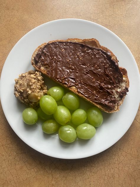 Nutella Toast, Granola Bites, Green Grapes, Breakfast Bowls, Best Breakfast, Easy Snacks, My Mom, Granola, Nutella