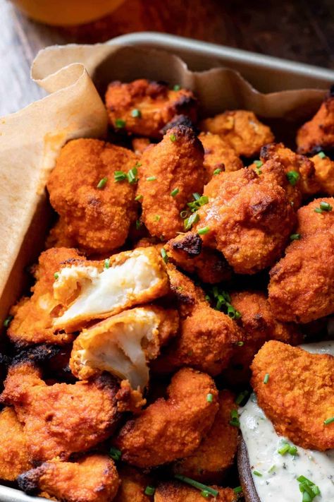 Baked buffalo cauliflower with vegan ranch and chives. Cauliflower Bites Air Fryer, Vegan Ranch Dip, Crispy Buffalo Cauliflower, Tahini Ranch, Air Fryer Buffalo Cauliflower, Buffalo Cauliflower Wings, Vegan Cauliflower Recipes, Veg Meals, Family Breakfast Recipes