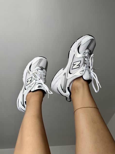 New Balance 530 White Silver Black, New Balance 530 Black White, New Balance 530 Black, New Balance 530 White, Shoes Nb, 90s Shoes, Grey New Balance, New Balance Outfit, New Balance White