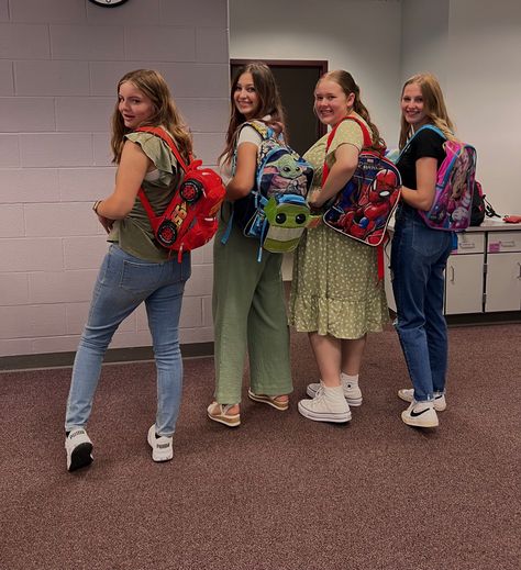 Senior Backpacks Funny, Kid Backpacks Senior Year, Bookbags For Highschool, Senior Backpacks, Senior Year Things, Backpack Ideas, First Day School, Baby Backpack, Year Book