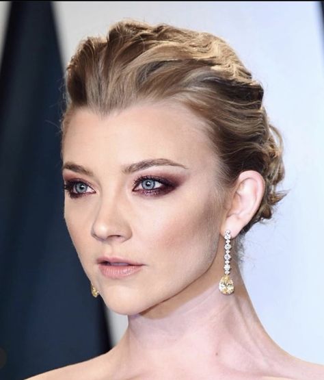 Purple Eye Shadow, Purple Smokey Eye Makeup, Best Organic Makeup, Natural Smokey Eye, Purple Smokey Eye, Purple Eye Makeup, Star Makeup, Natalie Dormer, Purple Eyeshadow