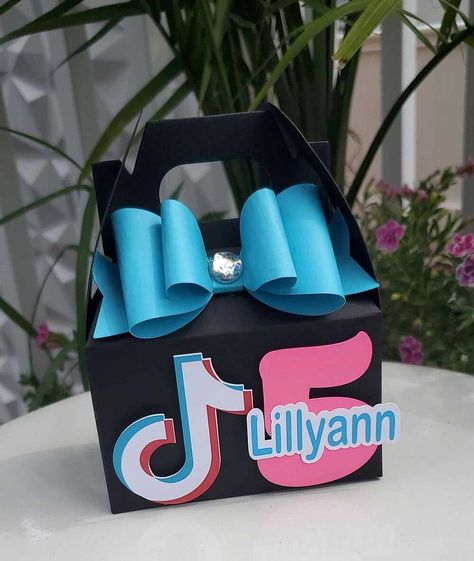 Tiktok Birthday Party, Birthday Tiktok, Tiktok Party, Tiktok Birthday, Awesome Party Favors, Happy Birthday Balloon Banner, Birthday Decorations At Home, Sleepover Birthday Parties, Girls Birthday Party Decorations