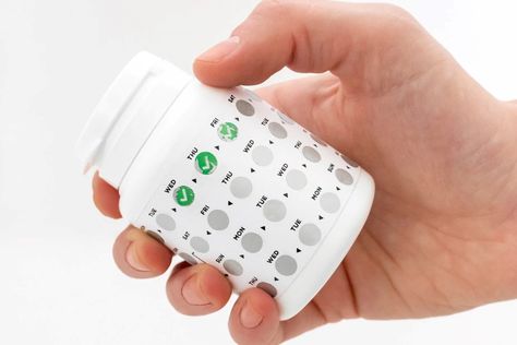 This clever scratch-card sticker helps people remember to take their medicines everyday Pill Packaging Design, Naloxone Kit, Pill Packaging, Medical Packaging, Medicine Packaging, 달력 디자인, Pill Bottle, Medical Design, Medicine Bottles