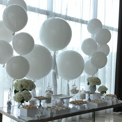 White Themed Birthday Party Decorations, All White Brunch Party, Sweet 16 Party Ideas White, All White Graduation Party, White Graduation Party Ideas, White Party Aesthetic, Classy Graduation Party, White Themed Birthday Party, Daiyan Trisha