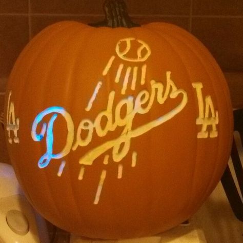 Dodger pumpkin Dodger Pumpkin Ideas, Halloween Softball, Fall Crafts Decorations, Harry Potter Pumpkin, Natural Fall Decor, Creative Pumpkin Carving, Pumpkin Carving Designs, Pumpkin Carvings, Pumpkin Designs