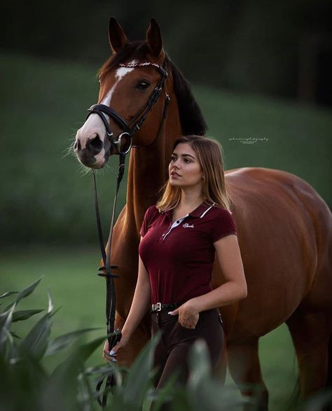 Equestrian Photoshoot, Flowers Embroidery Designs, Horse Photoshoot Ideas, Equine Photography Poses, Design For Dress, Horse Senior Pictures, Horse Portraits, Horse Photography Poses, Equestrian Aesthetic