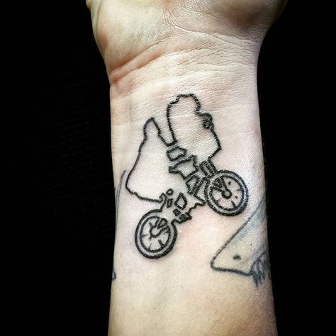 Thank you so much @jojozedna528!!! #tattoo #outline #et #syfitattoo #tattooapprentice #centraliowa  #bodhibodymod #desmoines #iowa #weirdart #classicmovietattoo #centraliowa #wristtattoo #blackwork E.t. Tattoo Movie, Tattoo Movie, T Tattoo, E.t Movie, E.t Tattoo, Scene Tattoo, Movie Tattoo, Pieces Tattoo, Tattoo Apprentice