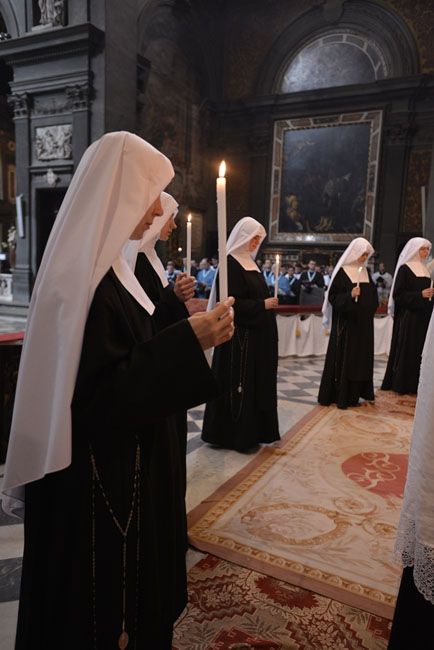 Christian Veils, Christian Photography, Nuns Habits, Traditional Catholicism, Monastic Life, Spiritual Prayers, Catholic Images, Bride Of Christ, Christian Pictures