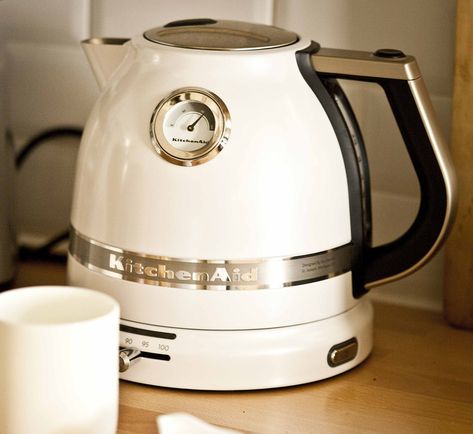 Kitchenaid Kettle, Lounge Interiors, Kitchenaid Artisan, Cappuccino Machine, Innovative Gadget, Tea Kettle, Electric Kettle, Kitchen Essentials, Kitchen Aid