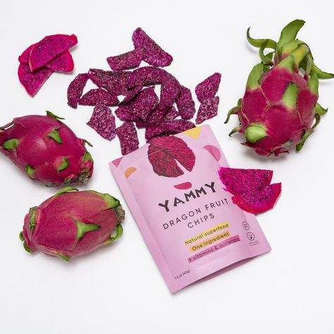 Made from just one ingredient, Yammy Dragon Fruit Chips are the perfect snack to satisfy that sweet craving. Enjoy the strawberry and pear flavors in each crunchy bite, or add it to your favorite smoothie, lemonade, or drink for a tropical burst of flavor - you can't really go wrong. Fruit Chips, Fruit Chip, Best Chips, Snack Healthy, Healthy Superfoods, Green Coffee Bean Extract, Freeze Dried Fruit, Sweet Like Candy, Mango Juice