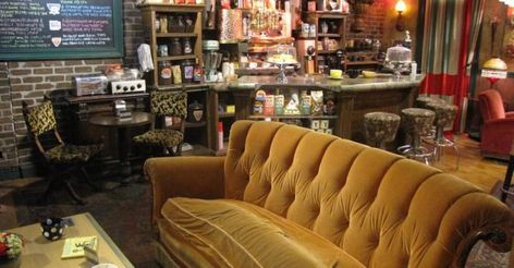 How High Is Your "Friends" Knowledge? | MagiQuiz Orange Couch, Opening A Coffee Shop, Orange Sofa, Cozy Coffee Shop, Friends Episodes, Coffee Shop Aesthetic, Friends Central Perk, Real Coffee, Coffee With Friends