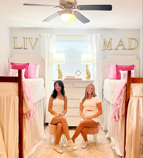 Preppy Dorm Inspiration, Pink Inspired Dorm Room, Pink College Room Ideas, Cute Dorm Rooms Preppy, Outside Of Dorm Door, Dorm Room Ideas Southern, Gcsu Dorm Room, Pink White Dorm Room, Ole Miss Dorm Room Rh3