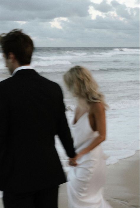 Soulmates Aesthetic, Engagement Photo Shoot Beach, Aesthetic Romance, Romance Aesthetic, Wedding Picture Poses, Love Aesthetic, Beach Wedding Photos, Beach Engagement Photos, Aesthetic Love