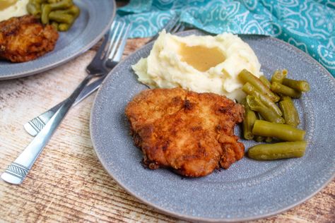 Crispy Southern Fried Pork Chops Pork Goulash, Southern Fried Pork Chops, Fried Chicken Recipe Southern, Roasted Potato Wedges, Fried Pork Chops, With Mashed Potatoes, Creamed Potatoes, Pork Ham, Just A Pinch Recipes