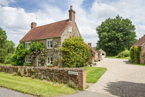 English Farm, English Farmhouse, Bedroom Victorian, Large Greenhouse, English Cottage Garden, Interesting Buildings, Countryside House, Brick Facade, Town House