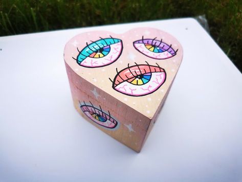 Heart Shaped Box Painting Ideas, Stash Box Painting Ideas, Box Painting Ideas, Box Painting, Heart Shaped Hands, Hand Painted Wooden Box, Painted Box, Rainbow Eyes, Painted Wooden Boxes