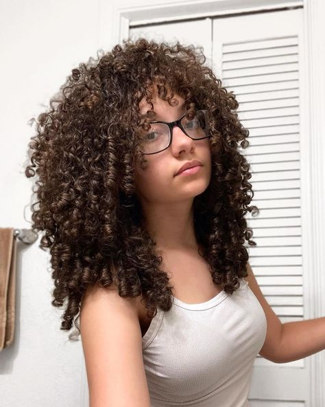 - Check more at https://howcandothis.com/hairstyleideas/70125/ Wolf Cut Curly Hair, Cut Curly Hair, Curly Cuts, Curly Hair Care Routine, Natural Curly Hair Cuts, Rock Singer, Mixed Curly Hair, Curly Hair Photos, 80s Rock