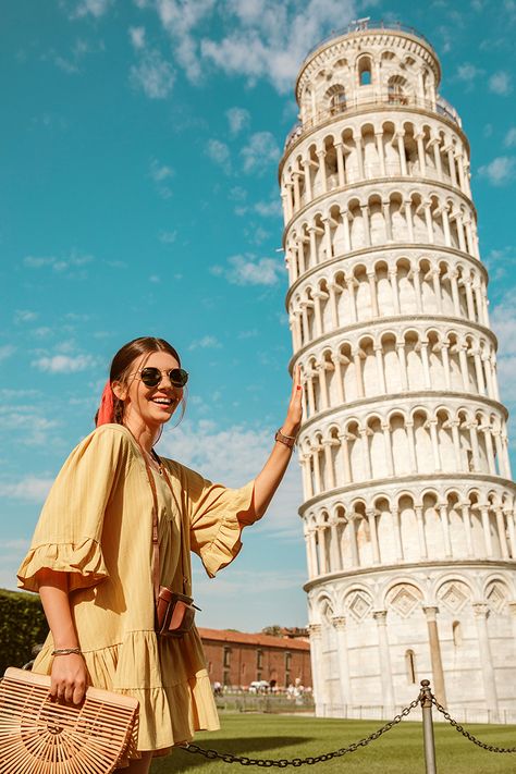 Pisa – Larisa Costea Pisa Italy Outfit, Pisa Picture Ideas, Pisa Italy Aesthetic, Pisa Italy Poses, Leaning Tower Of Pisa Pose, Pisa Tower Photo Ideas, Pisa Photo Ideas, Pisa Photos, Pisa Aesthetic