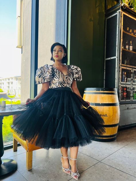 Tulle Dress For Plus Size, Black Chic Dress Classy, Black Traditional Dress, Fashion Dresses Classy Beautiful, Black Elegant Dress, High Tea Dress, Tulle Outfit, Brocade Top, South African Traditional Dresses