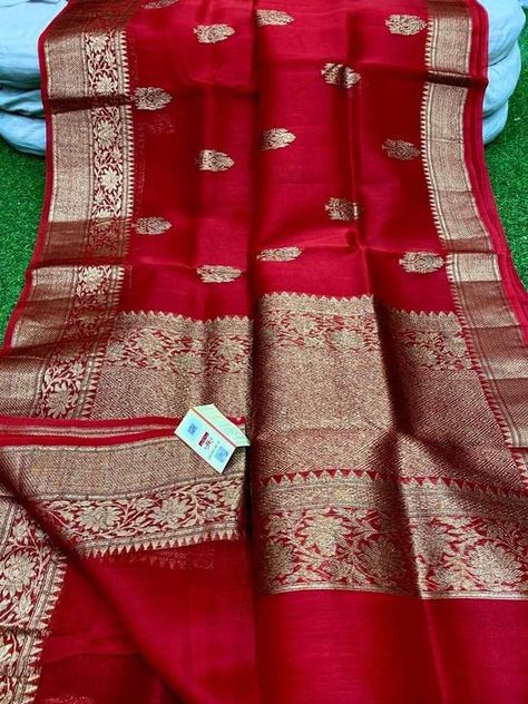 Banaras Pattu Sarees Latest, Banaras Silk Saree, Red Banarasi Saree, Kanjipuram Saree, Silk Saree Blouse Designs Patterns, Latest Silk Sarees, Pure Chiffon Sarees, Banaras Sarees, Kora Silk Sarees