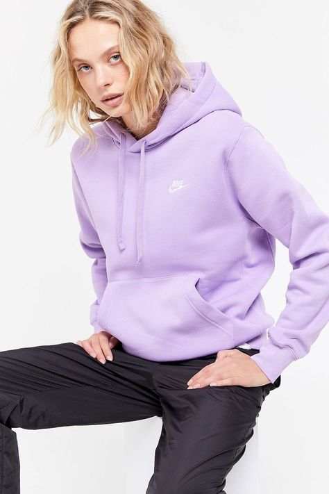 Nike Hoodie Outfit, Nike Sweatshirts Hoodie, Tokyo Street Fashion, Purple Nikes, Stylish Hoodies, Volleyball Outfits, Nike Sweatshirts, Cute Comfy Outfits, Hoodie Outfit