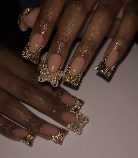 Prom Nails Brown, Medium Brown Nails, Garnet And Gold Nails, Birthday Nails 22, Short Brown Acrylic Nails, Birthday Nail Set Ideas Scorpio, Brown And Gold Nails Designs, Scorpio Nail Ideas, Scorpio Nails Designs