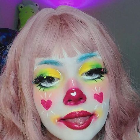 Maquillaje De Payaso Mujer, Clown Core Makeup, Clowncore Makeup, Clowncore Aesthetic, Cute Clown Makeup, Clown Core, Makeup Stencils, Funky Makeup, Makeup Drawing