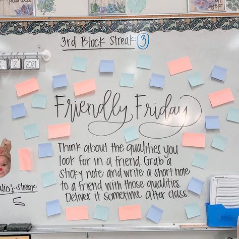 Whiteboard Prompts, Whiteboard Messages, Classroom Management Elementary, Reading Bulletin Boards, Classroom Expectations, Bell Work, Classroom Board, 5th Grade Classroom, 6th Grade Ela