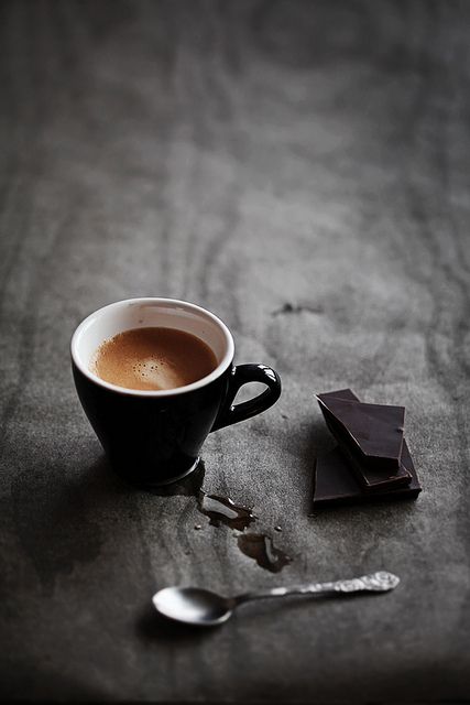 espresso+chocolate=true by Call me cupcake, via Flickr Pause Café, Deilig Mat, Coffee Photography, A Cup Of Coffee, Chocolate Coffee, Coffee Cafe, Coffee Love, Coffee Art, Coffee Addict