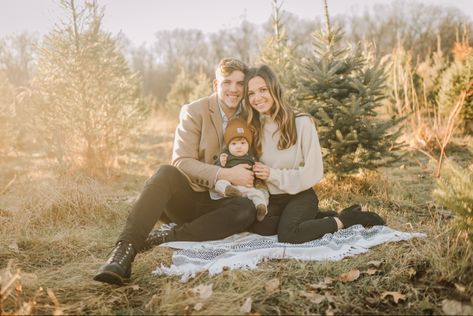 Family 3 Christmas Pictures, Christmas Tree Farm Photo Shoot Family Mini Sessions Outfits, Christmas Card Poses Family, Christmas Card Poses Family Of 3, Family Of 3 Christmas Photos, Simple Christmas Family Photos, Family Pictures Christmas Tree Farm, Family Christmas Picture Poses, Christmas Tree Farm Photo Shoot Baby