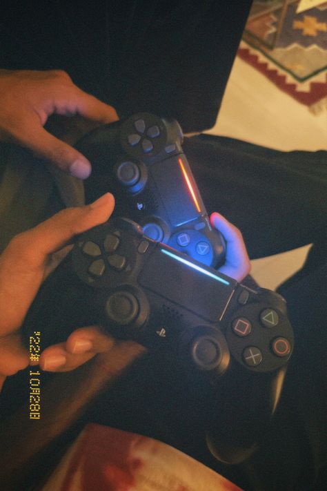 #gamenightideas #games #dateideas #datenight #playstation Hugging Boyfriend Playing Video Games, Video Game Date, Ps4 Aesthetic, Playstation Aesthetic, Video Game Night, Video Games Aesthetic, Game Date Night, Johnny Kavanagh, Ps5 Games