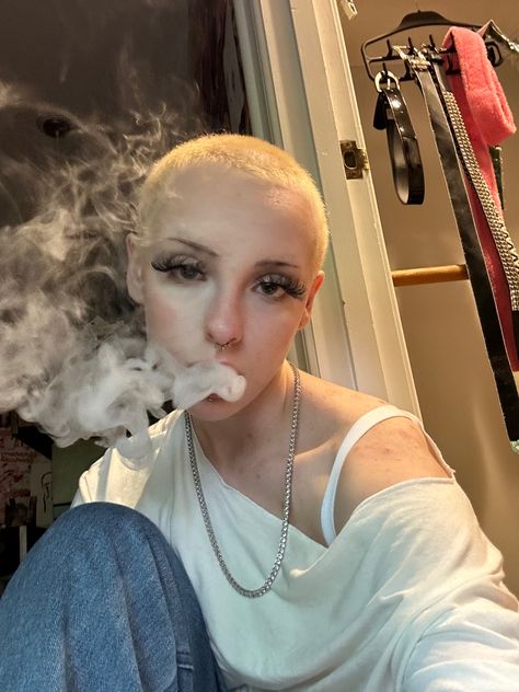 Shaved Head Makeup, Bald Girl Aesthetic, Women With Buzzcut, Short Copper Hair, Buzzed Hair Women, Buzzcut Girl, Buzz Cut Women, Buzzed Hair, Shaved Hair Designs