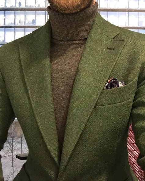 Pocket Square Styles, Men's Business Outfits, Classy Suits, Mens Fashion Blazer, Green Suit, Dapper Men, Sharp Dressed Man, Mens Lifestyle, Mens Fashion Suits