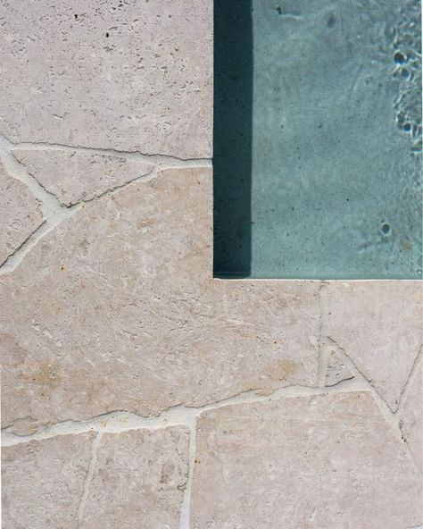 Flagstone Pool Patio, Exterior Pavers, Stone Around Pool, Outdoor Flooring Ideas, Stone Pool Deck, Crazy Pave, Travertine Pool Decking, Aesthetic Backyard, Pool Paving