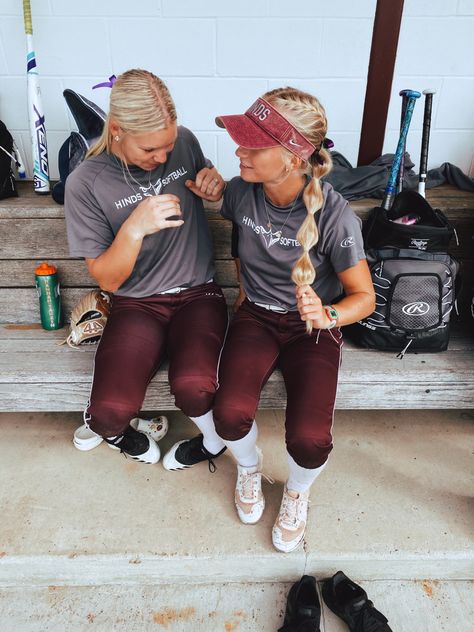 Softball Hairstyles With Bows, Bubble Braid Athletic, Softball Gameday Hairstyles, Softball Picture Day Hairstyles, Softball Game Day Hairstyles, College Softball Hairstyles, Braids For Softball Players, Curly Hair Softball Hairstyles, Low Softball Hairstyles