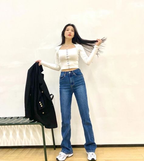 Joy red velvet Red Velvet Outfit, Red Velvet Outfits, Joy Instagram, Joy Red Velvet, Red Velvet Joy, Mode Kpop, Velvet Fashion, Kpop Fashion Outfits, Kpop Outfits