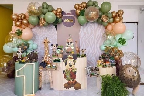 Mickey Mouse Safari Birthday Decorations, Mickey Mouse Safari Birthday Party Ideas, Mickey Mouse Safari Birthday, Baby Boy Birthday Outfit, Γενέθλια Mickey Mouse, Safari Theme Birthday Party, Mickey Mouse Birthday Theme, Miki Mouse, Baby Boy Balloons