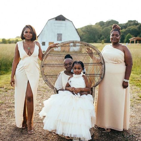 Black Generational Family Pictures, Family Generation Photography, Adult Family Photography, Mom Daughter Photography, Mommy Daughter Photoshoot, Generation Pictures, Generations Photography, Look At This Photograph, Mommy Daughter Photos