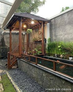 Glass House Garden, Kolam Koi, Zen Garden Design, Carport Designs, Minimalist Garden, Vertical Garden Diy, Backyard Gazebo, Pond Design, House Design Kitchen