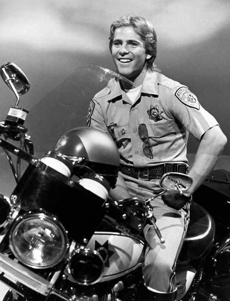 Bruce Penhall as Bruce Nelson on CHiP's #chips #brucepenhall #brucenelson Bruce Penhall, Larry Wilcox, Movie Hall, 10 Amazing Facts, California Highway, California Highway Patrol, Highway Patrol, B Movie, Vietnam Veterans