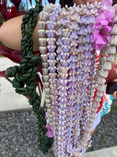 Crown Flower Lei, Sierra Core, Hawaiian Flower Arrangements, Ti Leaf Lei, Hawaii Lei, Lei Day, Lei Ideas, Ti Leaf, Lei Making