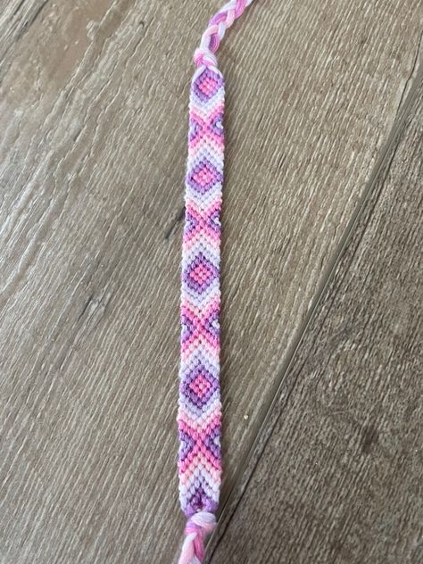 Pink String Bracelet, Purple Friendship Bracelet, Pink Friendship Bracelet, Bracelets String, Diamond Friendship Bracelet, Pink Bracelets, String Bracelet Patterns, Dream Things, String Bracelets