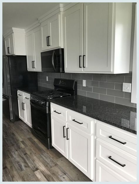 White Cabinets Black Countertops, Black Kitchen Countertops, Backsplash With White Cabinets, Black Granite Countertops, Black Countertops, Black Appliances, Kitchen Backsplash Designs, Diy Kitchen Remodel, Kitchen Ideas Dark Cabinets