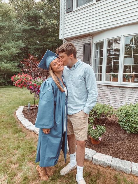 Graduation With Boyfriend, Graduation Pictures With Boyfriend, College Grad Dresses, Couple Graduation Pictures, High School Couples, Graduation Outfit College, High School Graduation Pictures, Grad Picture Ideas, Cap And Gown Pictures