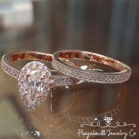 Rose Gold Wedding Ring Sets, Classic Solitaire Ring, Pear Cut Engagement Rings, Wedding Rings Halo, Rose Gold Diamond Ring, Wedding Rings Rose Gold, Bridal Ring Set, Rose Gold Wedding, Gold Wedding Rings