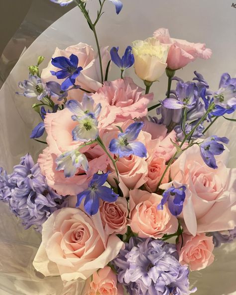 Delightful color combinations with airy texture 🫧 Best selling standard Pastel bouquet. . . #nycflorist #floralarrangement #bridalbouquet #flowershop #nycweddingflorist #fleur #pastelflowers #whimsicalflowers #pinkbouquet #nyceventplanner #tribeca #seasonalflowers #flowerdiary Nyc Florist, Pastel Bouquet, Pink Bouquet, Pastel Flowers, Seasonal Flowers, Nyc Wedding, Flower Shop, Color Combinations, Bridal Bouquet