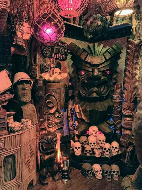 spectacular tropical Halloween decor with skulls, statues, lights and lanterns is cool Tiki Aesthetic, Tiki Halloween, Tropical Halloween, Tiki Backyard, Tiki Theme, Tiki Pop, Pirate Halloween Party, Tiki Lights, Home Tiki Bar