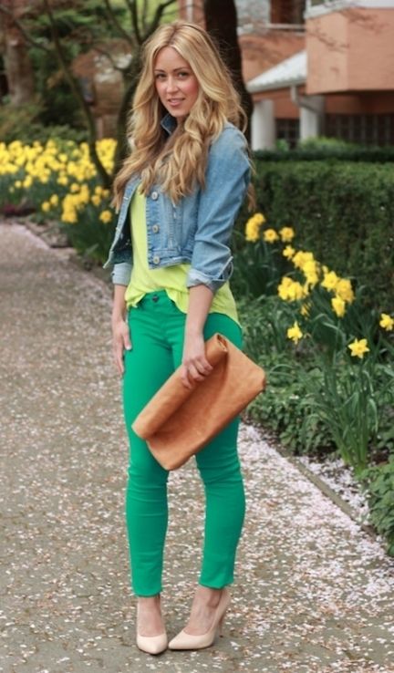 Nice way to rock colored jeans. Lime Green Shirt Outfit, Green Shirt Outfit, Lime Green Top, First Date Outfits, Flirty Tops, Outfits 2016, Maxi Shirts, Green Top, Date Outfits