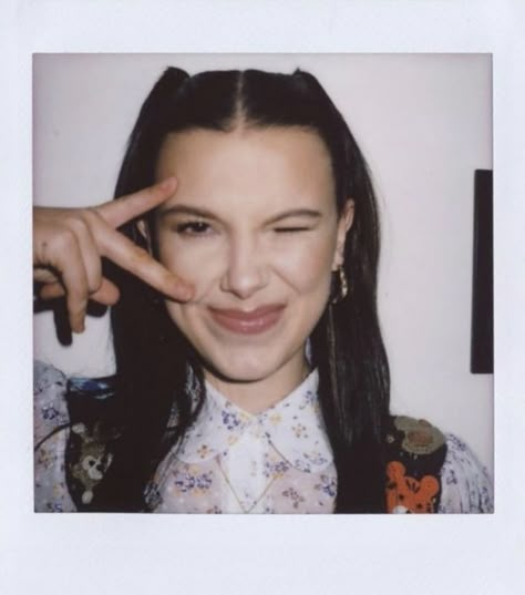 Millie Bobby Brown Polaroid, Millie Rares, Milli Bobby Brown, Bobbie Brown, Mille Bobby, Millie Boby Brown, Browns Fans, St Cast, Stranger Things Dr