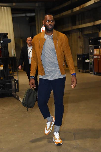 Air Max 1 Outfit Men, Lebron James Style, Air Max Outfit, Sneakers Outfit Men, Nba Game, Nba Outfit, Nba Fashion, Black Men Street Fashion, Best Dressed Man